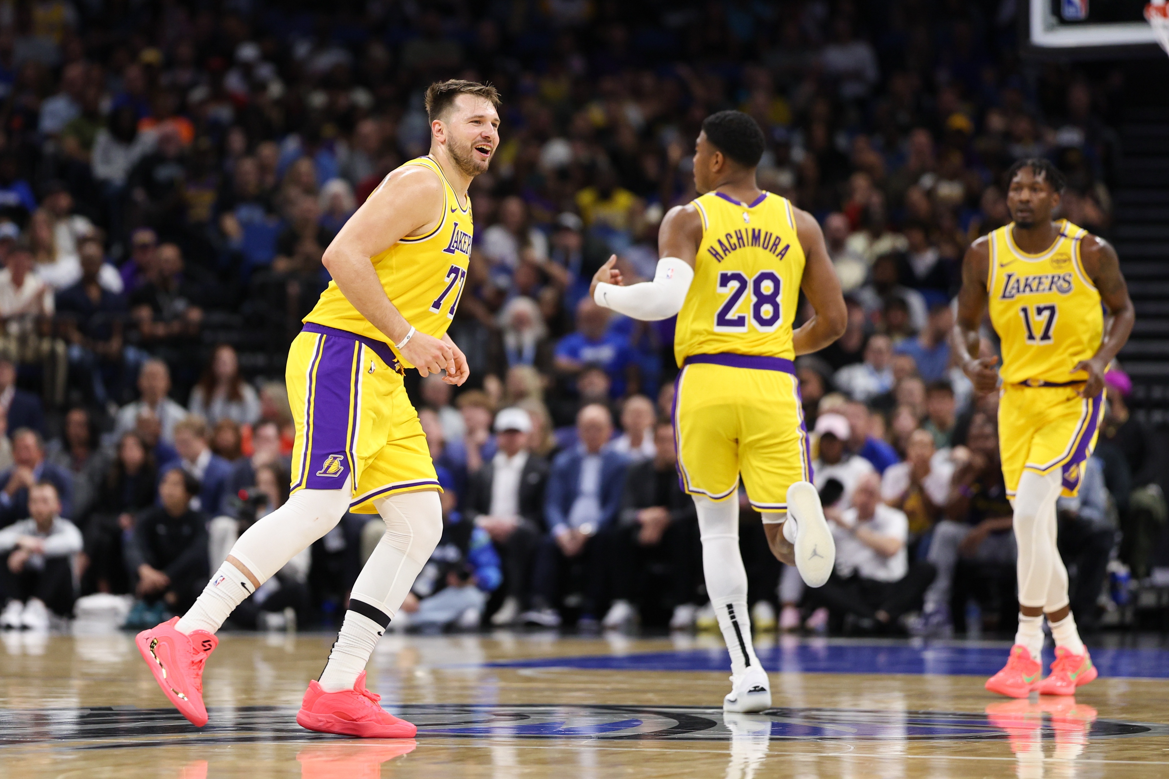 新疆队险胜国王，东契奇高光表现