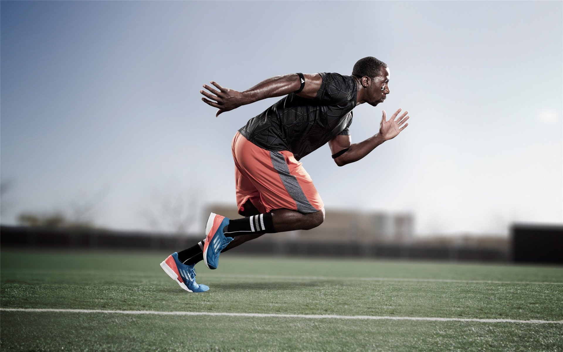 极速与篮筐，F1巴林揭幕战的火花，雄鹿火力如何诠释赛场压制哲学