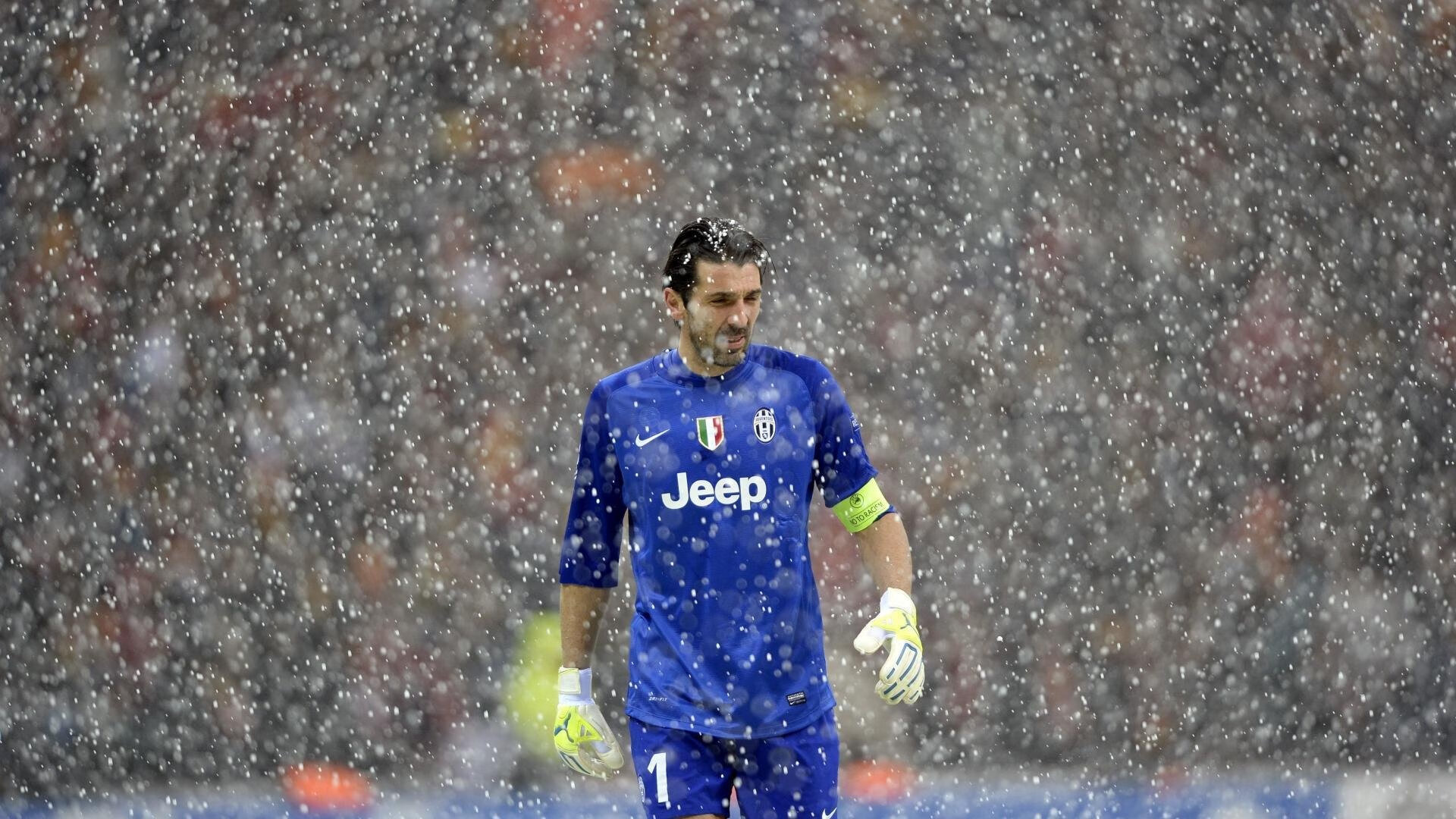 欧冠淘汰赛之夜，梅西大场面先生